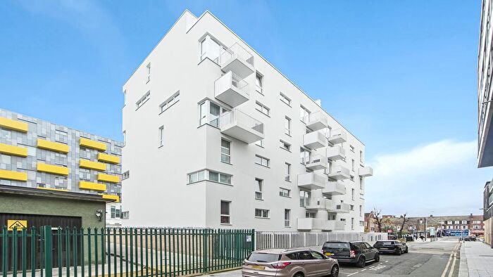 1 Bedroom Flat To Rent In Flat, Axe Street, IG11