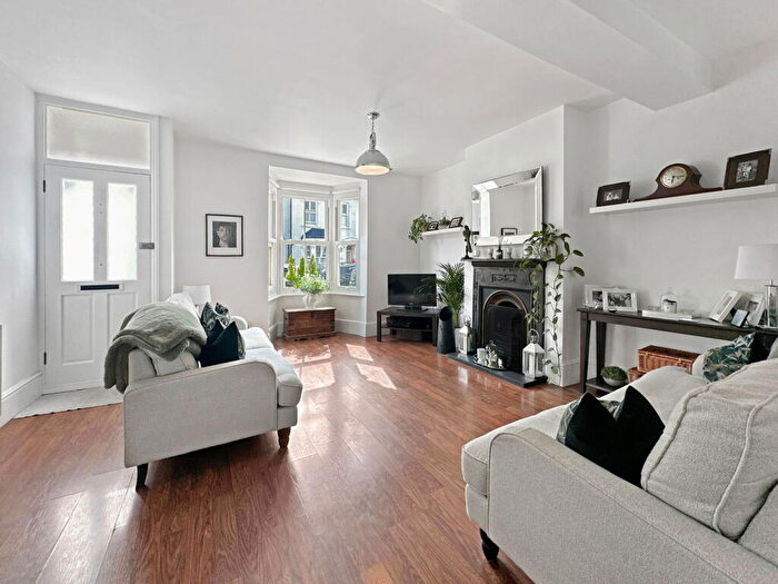 3 Bedroom Terraced House For Sale In West Grove, Woodford Green, IG8