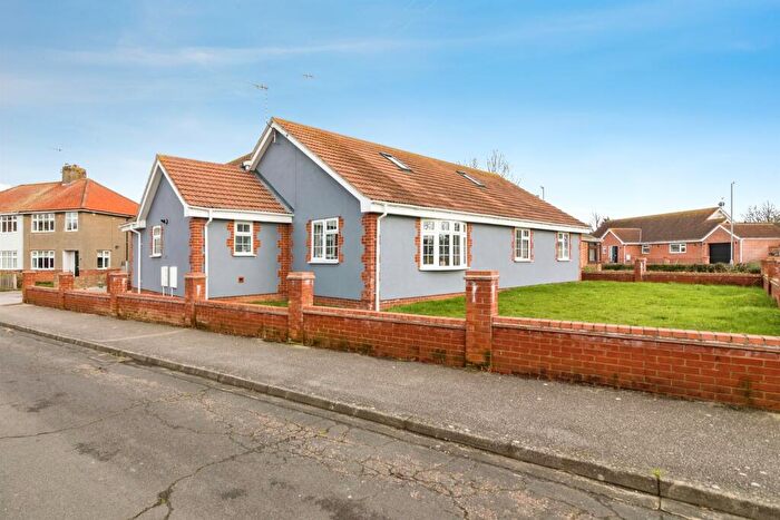 4 Bedroom Detached Bungalow For Sale In Witney Green, Lowestoft, NR33
