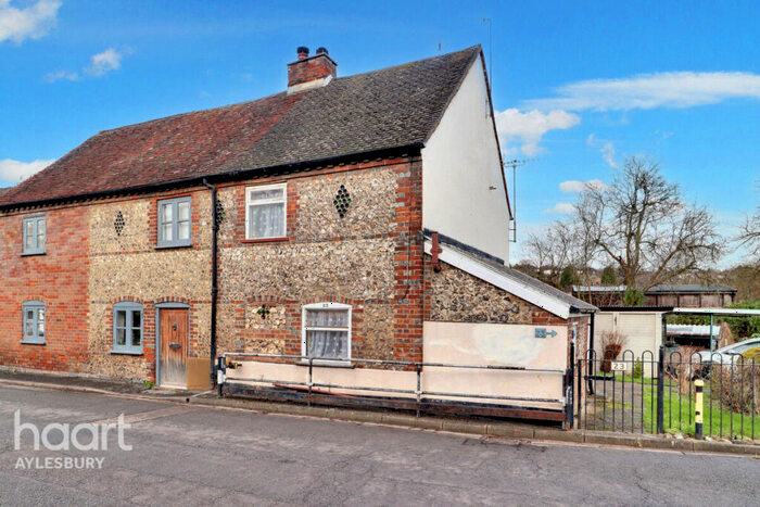 2 Bedroom End Of Terrace House For Sale In Bois Moor Road, Chesham, HP5