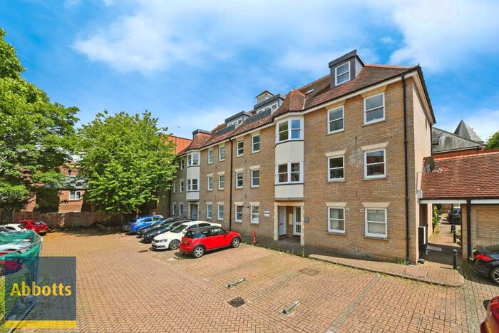 1 Bedroom Apartment To Rent In Cathedral Walk, Chelmsford, CM1