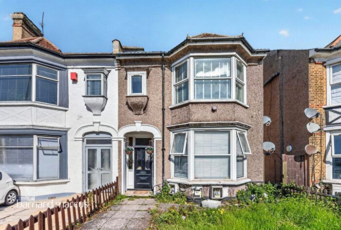 3 Bedroom Flat For Sale In Brigstock Road, Thornton Heath, CR7