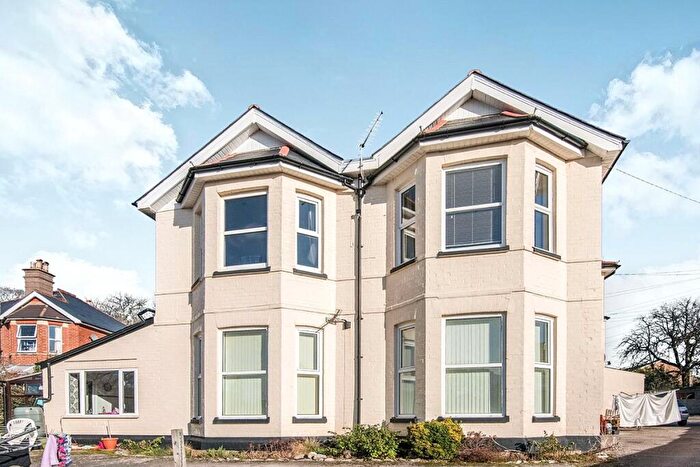 2 Bedroom Flat For Sale In Isca Road, Exmouth, Devon, EX8
