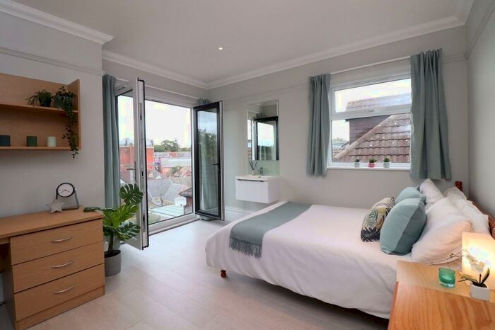 8 Bedroom House To Rent In Westridge Road, SO17