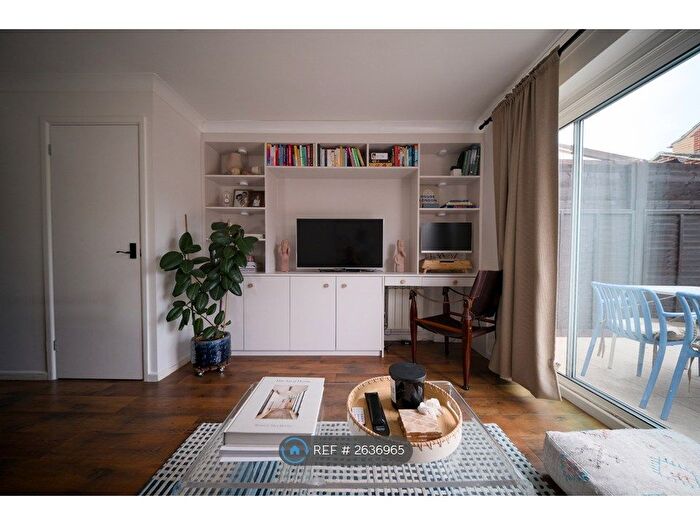 2 Bedroom Semi-detached House To Rent In Rowan Grove, Oxford, OX4