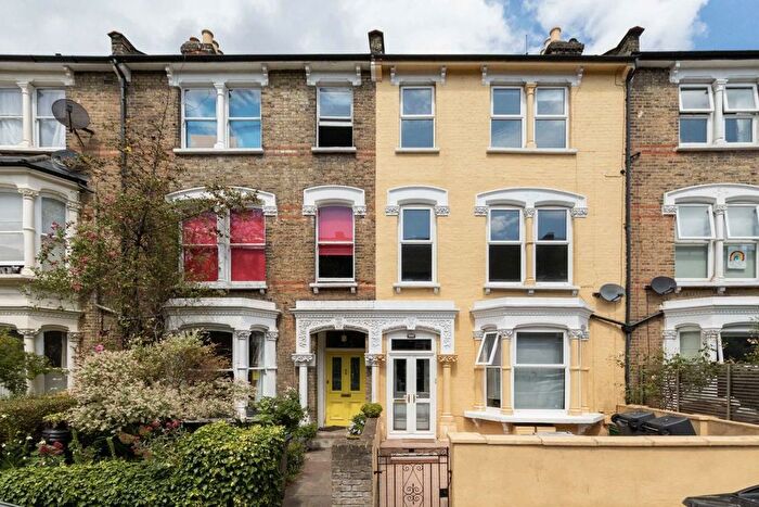 3 Bedroom Flat To Rent In Connaught Road, London, N4