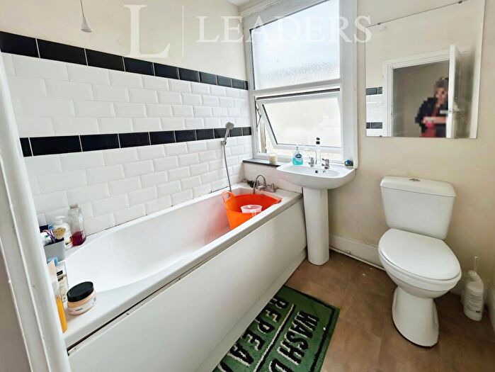 2 Bedroom Apartment To Rent In London Road, PO21
