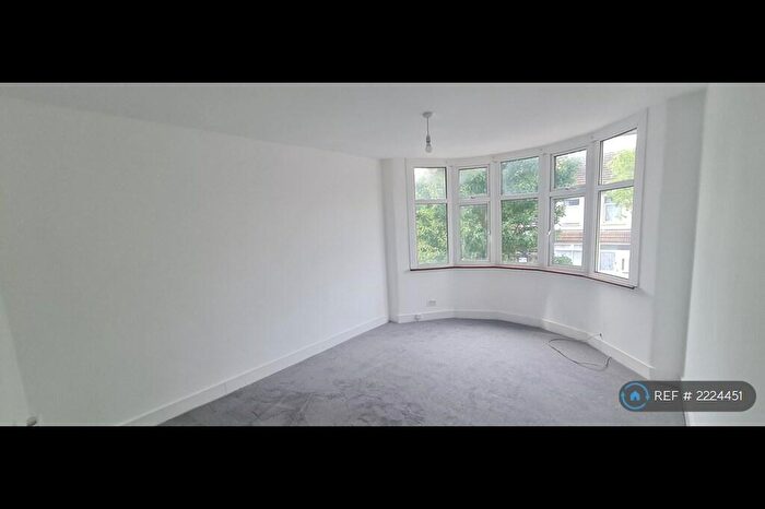 4 Bedroom Terraced House To Rent In Park Avenue, London, E6