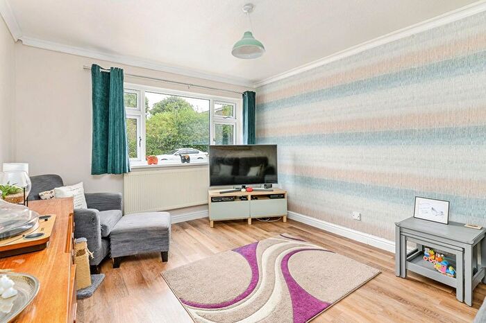 3 Bedroom End Of Terrace House For Sale In Whitnash Close, Balsall Common, CV7