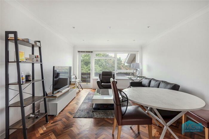 2 Bedroom Apartment To Rent In Cedar Drive, London, N2