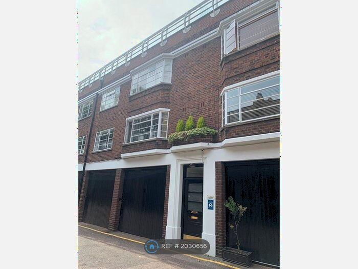 3 Bedroom Flat To Rent In Gower Mews Mansions, London, WC1E