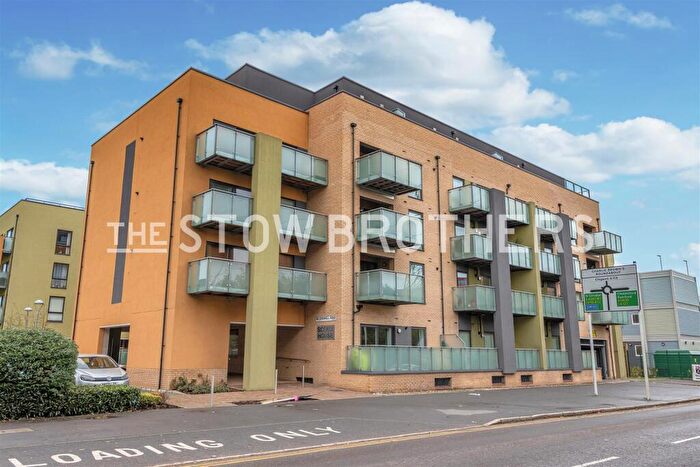 2 Bedroom House To Rent In Chigwell Road, South Woodford, E18