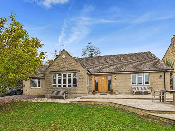 3 Bedroom Detached Bungalow For Sale In Southam Lane, Southam, GL52