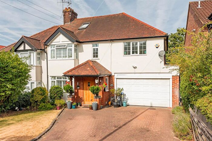 4 Bedroom Semi Detached House For Sale In Great North Road, Welwyn Garden City, AL8