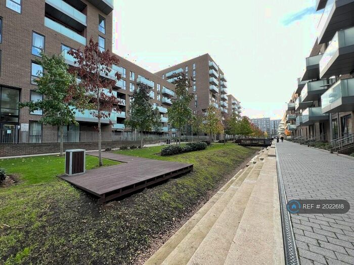 Studio To Rent In Peppercorn Court, London, E14