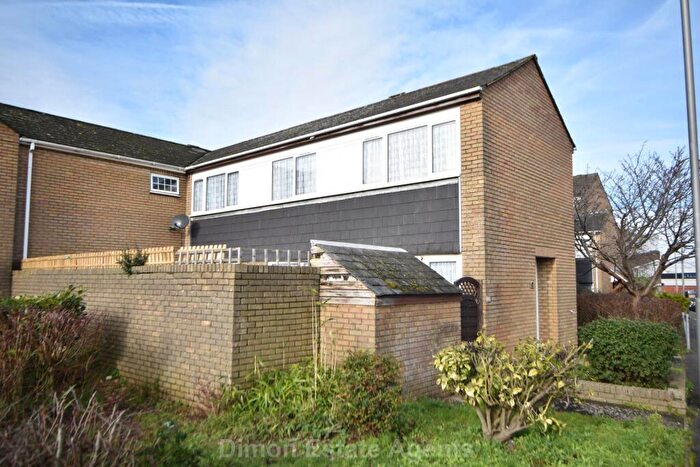 3 Bedroom Semi-Detached House For Sale In Seahorse Walk, Gosport, PO12