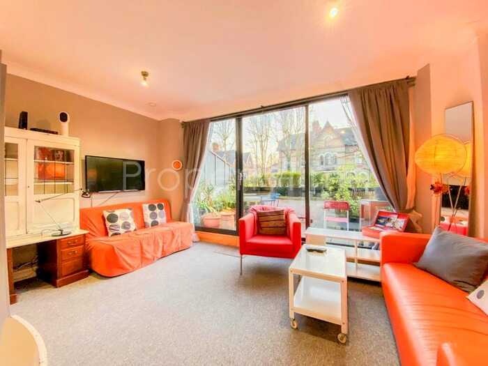 Studio To Rent In Archway Road, Highgate, N6