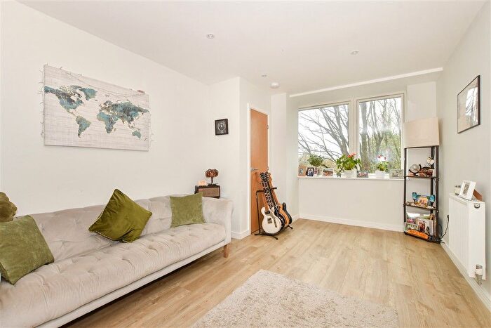 2 Bedroom Flat For Sale In Wood Street, East Grinstead, West Sussex, RH19