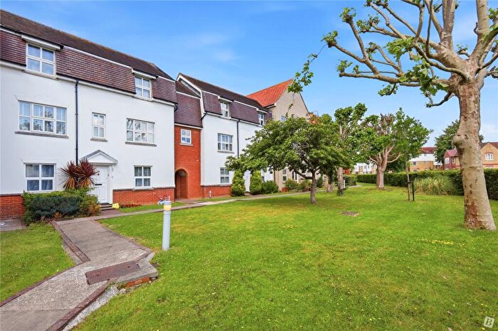 2 Bedroom Apartment For Sale In Tallow Gate, South Woodham Ferrers, Chelmsford, Essex, CM3