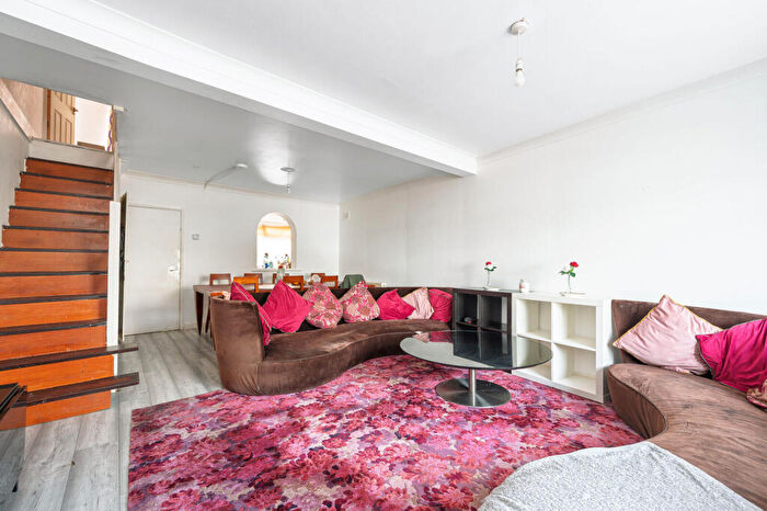 3 Bedroom End Of Terrace House For Sale In Brunswick Crescent, New Southgate, London, N11