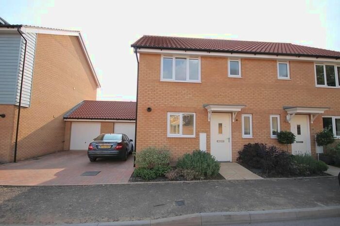 3 Bedroom Semi-Detached House To Rent In Willowcroft Way, Cringleford, Norwich, NR4