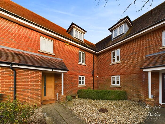 4 Bedroom Town House To Rent In Waine Close, Buckingham, MK18