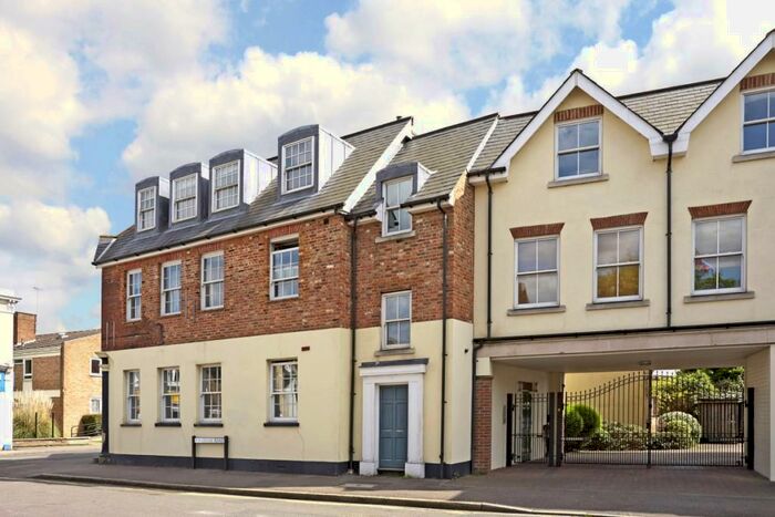 2 Bedroom Apartment To Rent In Matham Road, East Molesey, KT8