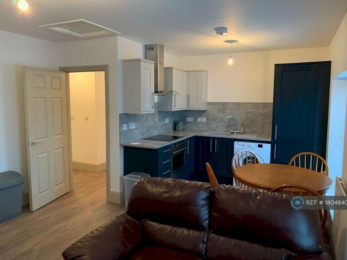 2 Bedroom Flat To Rent In Lammas Street, Carmarthen, SA31