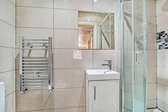 7 Bedroom Detached House For Sale In Greenfield Gardens, Cricklewood, London, NW2