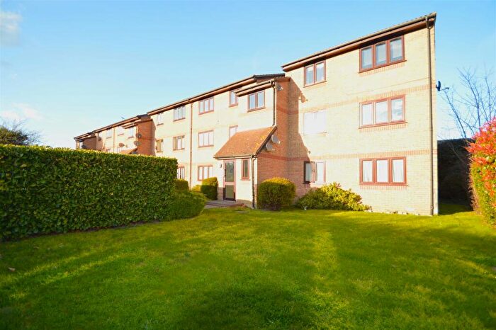 1 Bedroom Apartment For Sale In Lesney Gardens, Rochford, SS4