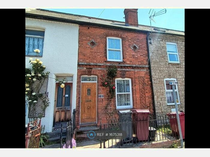 3 Bedroom Terraced House To Rent In Elgar Road, Reading, RG2