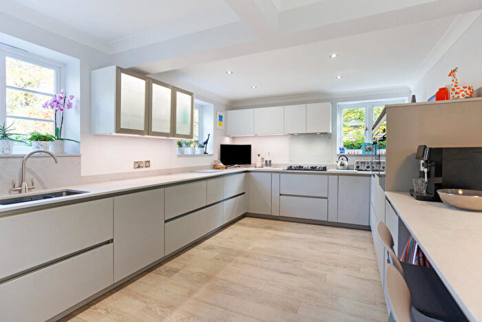 4 Bedroom Detached House For Sale In Balcombe Road, Haywards Heath, RH16