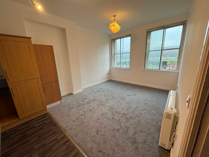 2 Bedroom Flat To Rent In Calder Court, Town Hall Street East, Halifax, HX1