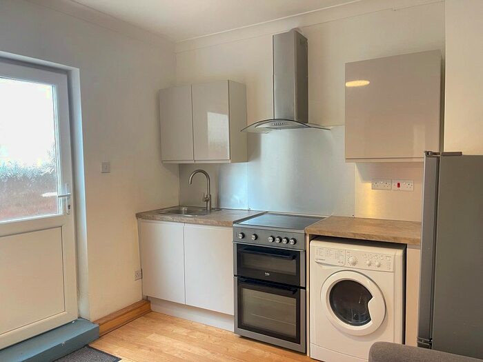 Studio To Rent In Wilton Road, Barnet, EN4