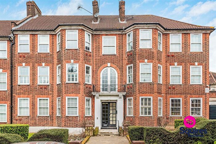 2 Bedroom Flat For Sale In Tillingbourne Gardens, Finchley, London, N3