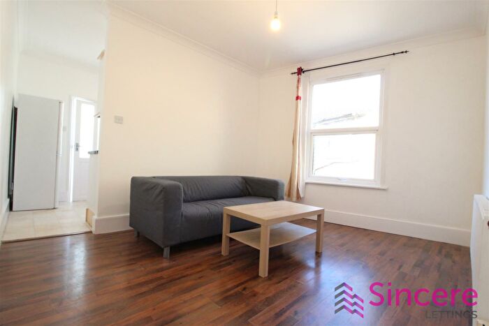 2 Bedroom Apartment To Rent In Francis Road, Leyton, E10