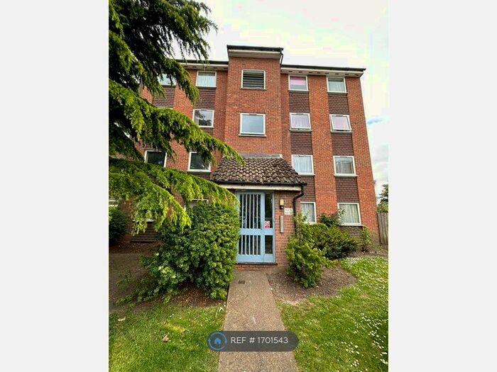 2 Bedroom Flat To Rent In Gurney Close, Barking, IG11