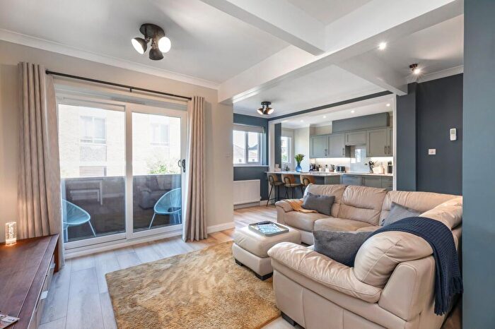 3 Bedroom Terraced House To Rent In Alumhurst Road, Bournemouth, BH4