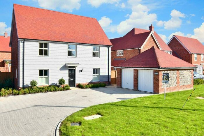 4 Bedroom Detached House For Sale In Old Ashford Road, Lenham, Maidstone, Kent, ME17