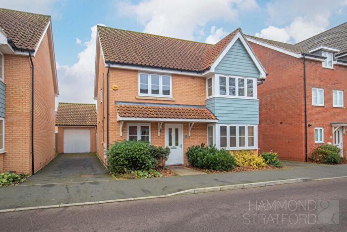 4 Bedroom Detached House For Sale In Almond Drive, Cringleford, NR4