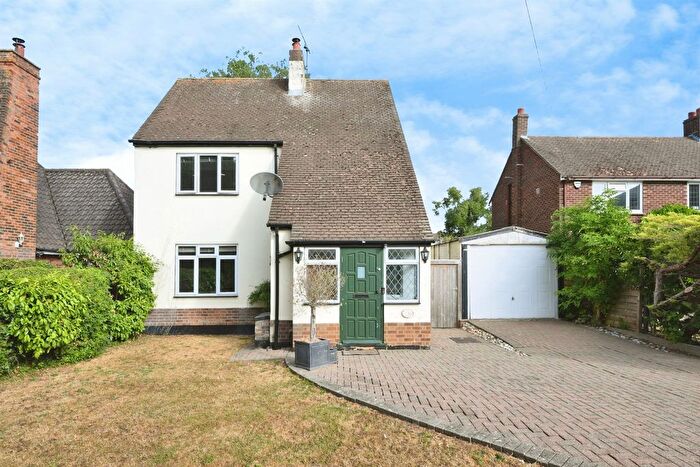 3 Bedroom Detached House For Sale In The Crest, Goffs Oak, Waltham Cross, EN7