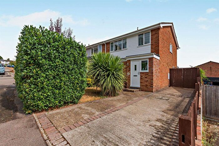 3 Bedroom Semi-Detached House For Sale In Ragstone Road, Bearsted, Maidstone, ME15