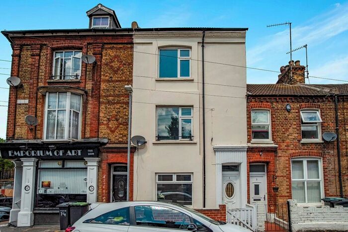 5 Bedroom Terraced House To Rent In Raphael Road, Gravesend, Kent, DA12
