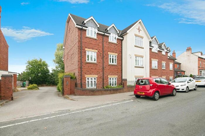 2 Bedroom Flat For Sale In Mount Pleasant, Redditch, Worcestershire, B97
