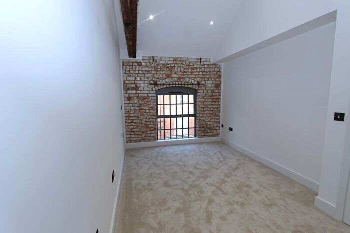 1 Bedroom Apartment To Rent In Overstone Road, Northampton, NN1