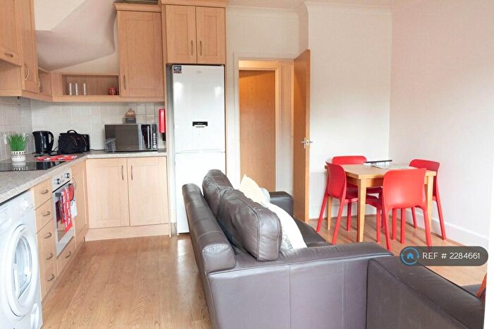 4 Bedroom Flat To Rent In Barfield Close, Winchester, SO23