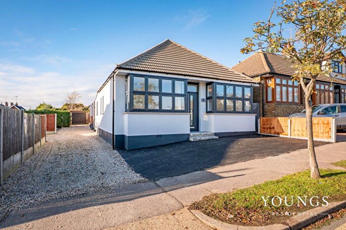 4 Bedroom Detached Bungalow For Sale In Benvenue Avenue, Eastwood, Los, SS9