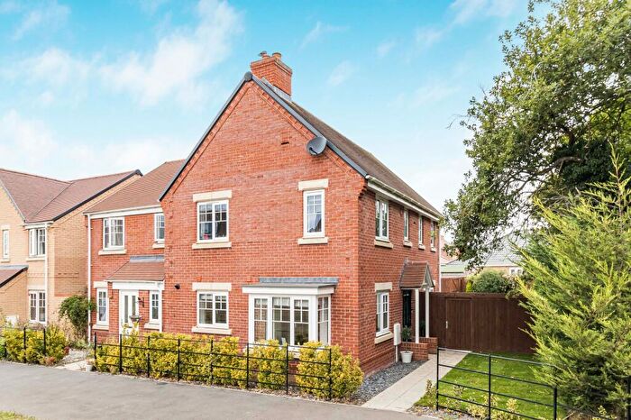 3 Bedroom Semi-Detached House For Sale In Tanner Walk, Hadleigh, IP7