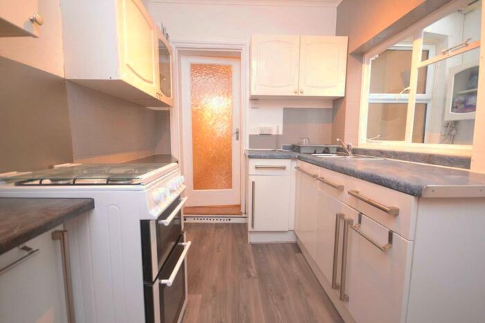 4 Bedroom End Of Terrace House To Rent In Lennox Road, Reading, RG6