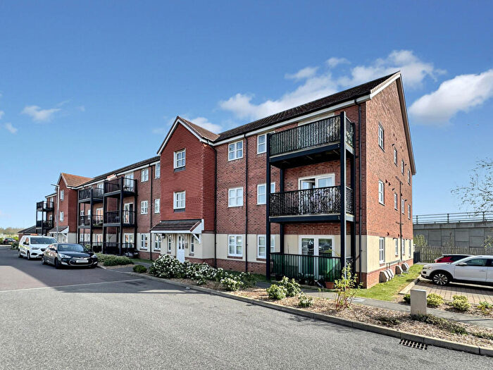 2 Bedroom Apartment For Sale In Amsbridge Crescent, Littlehampton, BN17